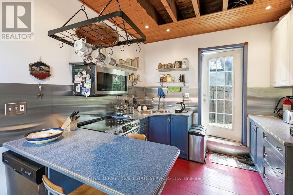 100 Wentworth Street S Property Photo 10