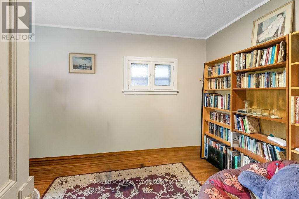 100 Wentworth Street S Property Photo 14