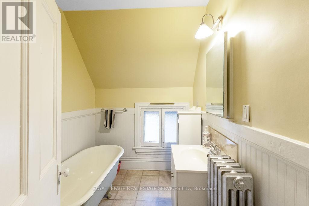 100 Wentworth Street S Property Photo 23