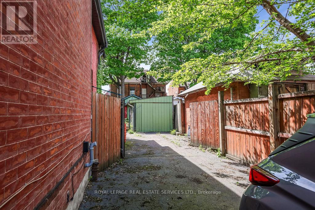 100 Wentworth Street S Property Photo 31