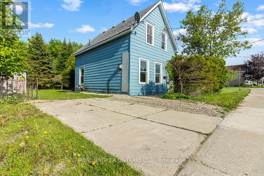 1323 2nd Avenue W Property Photo 4