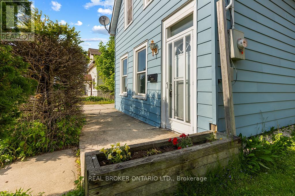 1323 2nd Avenue W Property Photo 5