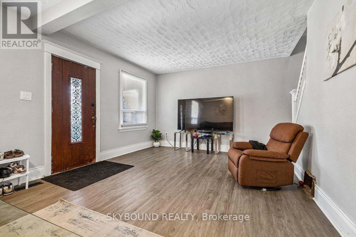 165 Paling Avenue Property Photo 4