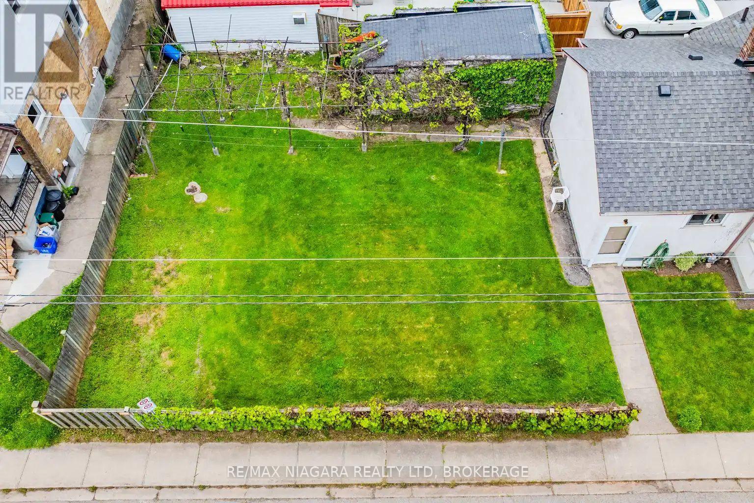 5719 Temperance Avenue E Property Photo 3