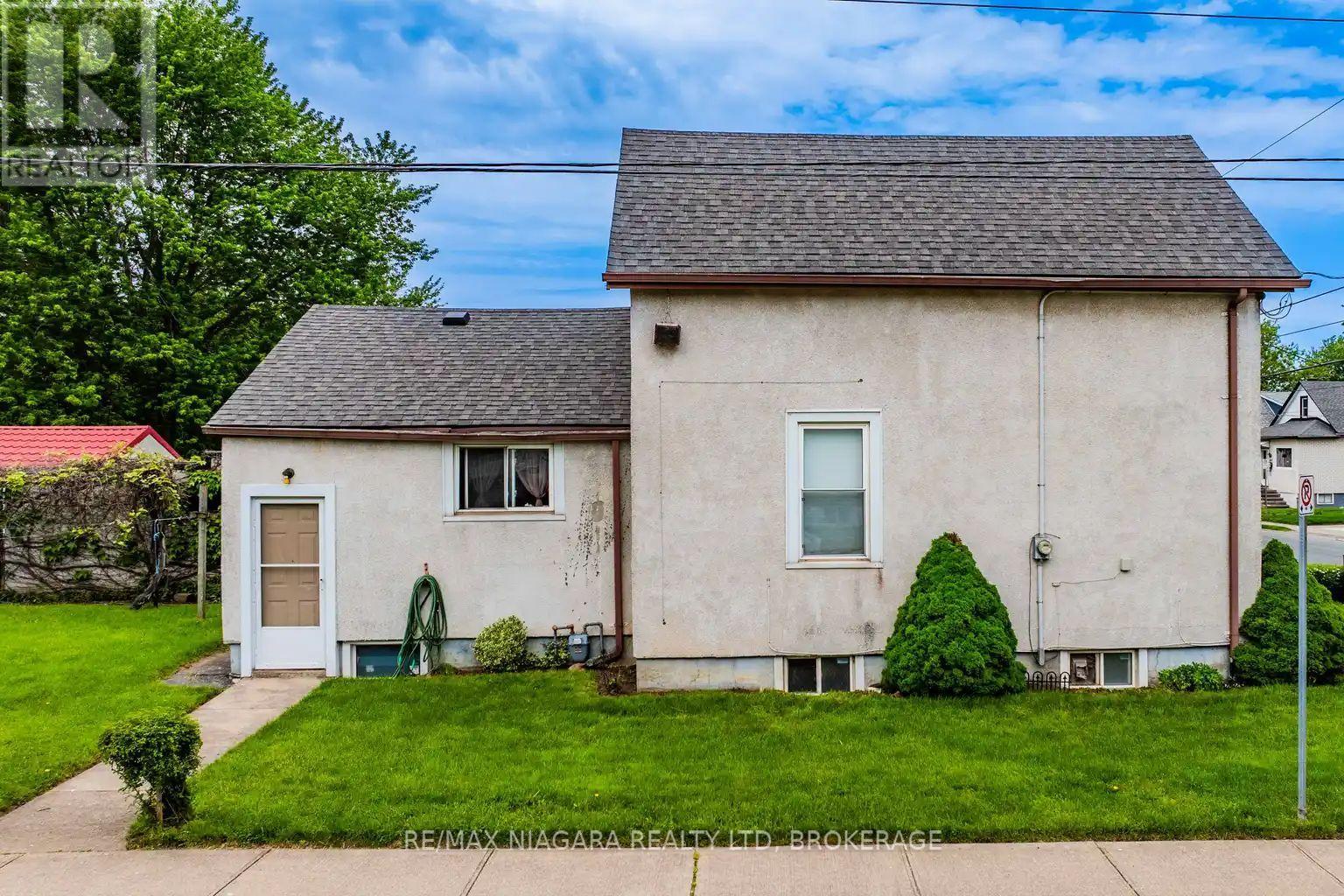 5719 Temperance Avenue E Property Photo 5