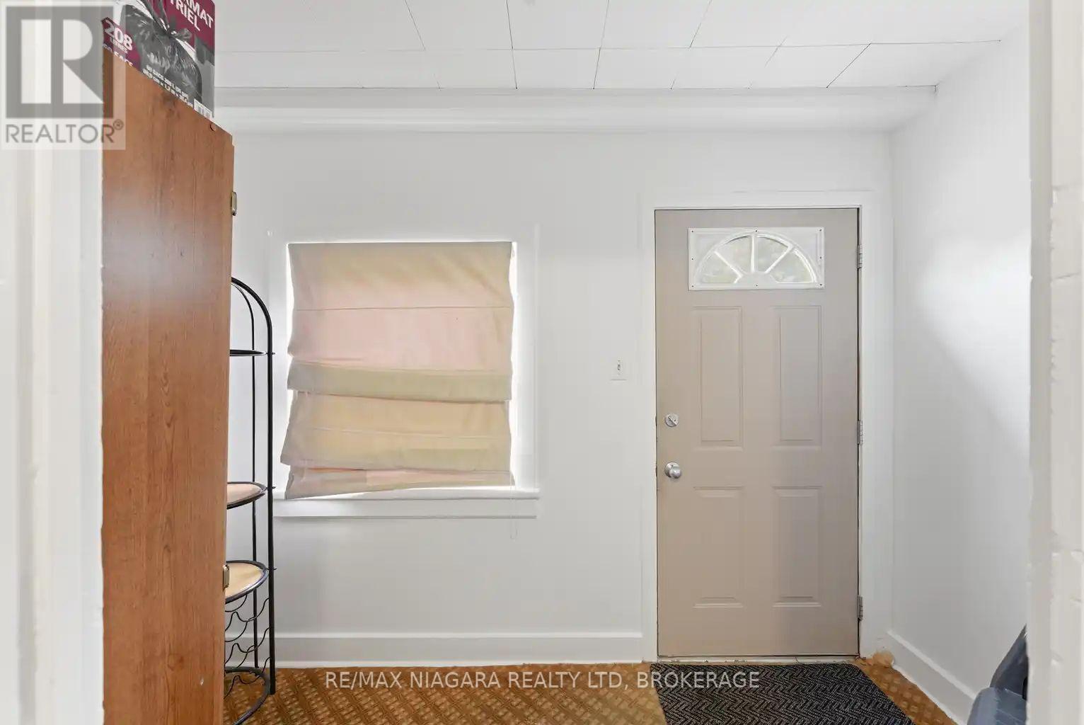 5719 Temperance Avenue E Property Photo 9