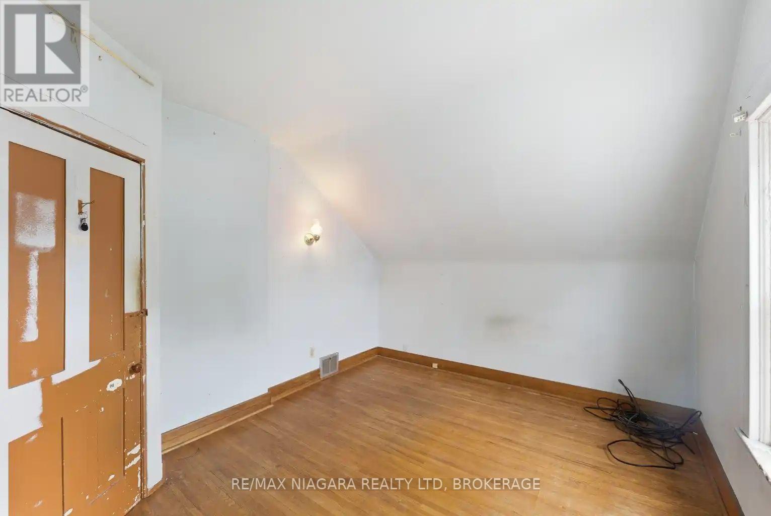 5719 Temperance Avenue E Property Photo 13