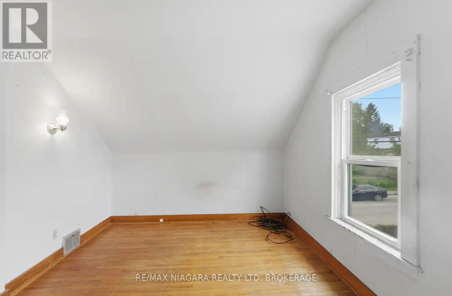 5719 Temperance Avenue E Property Photo 14