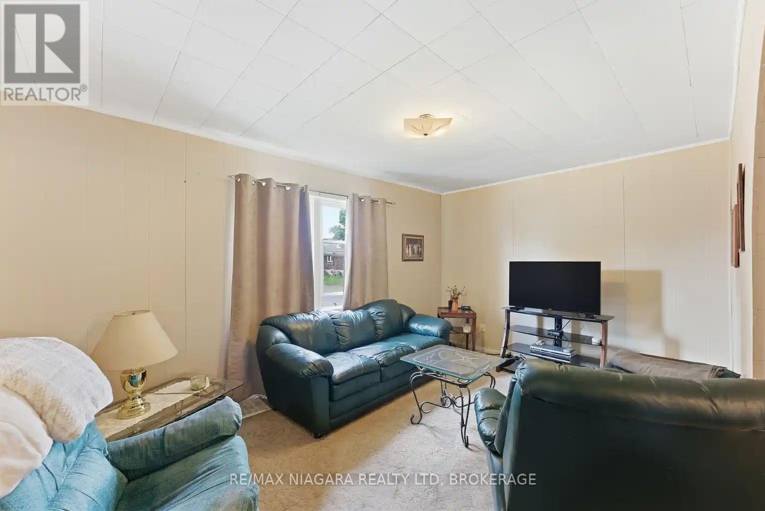 5719 Temperance Avenue E Property Photo 16