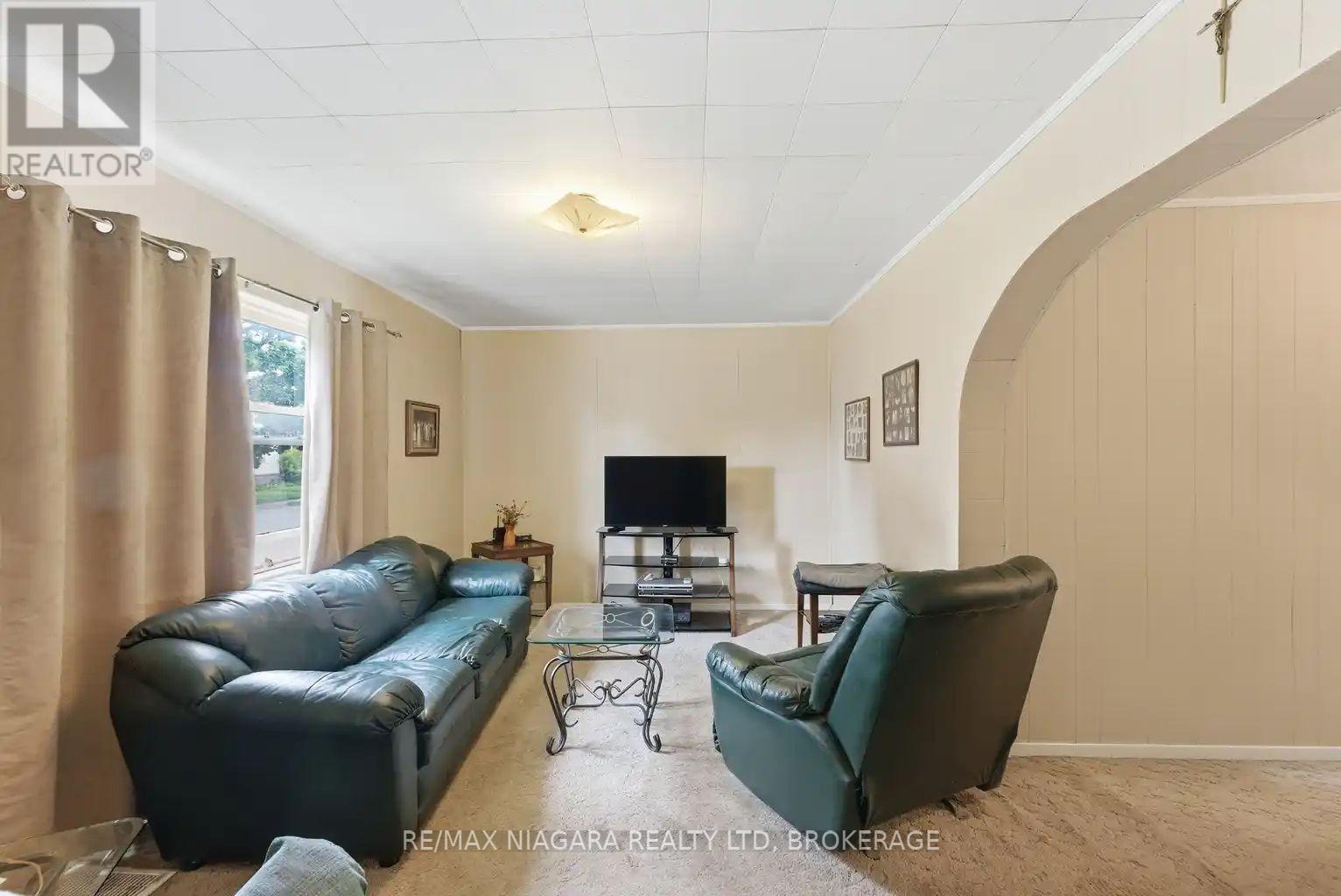 5719 Temperance Avenue E Property Photo 17