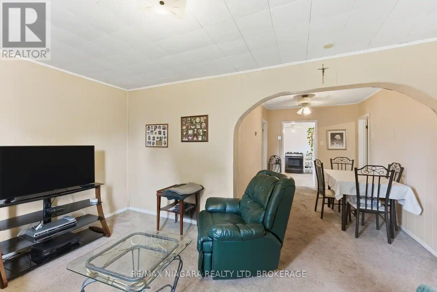 5719 Temperance Avenue E Property Photo 22