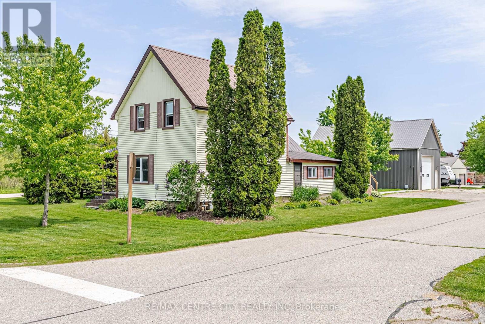 11812 Superior Street Property Photo 1