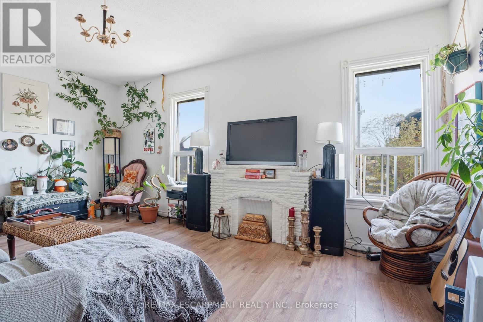 355 Barton Street E Property Photo 17