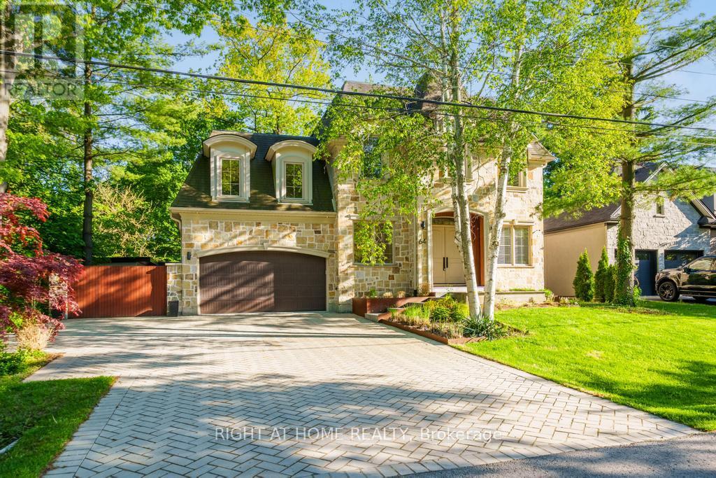 64 RAVINA CRESCENT