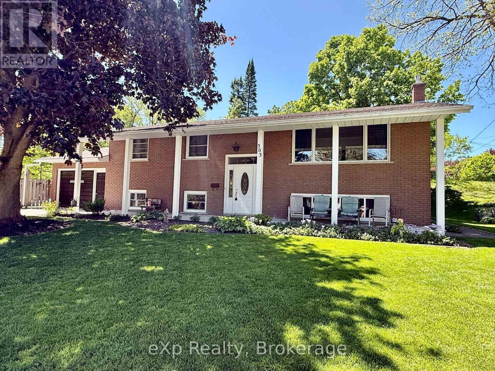 303 Mary Street Property Photo 2
