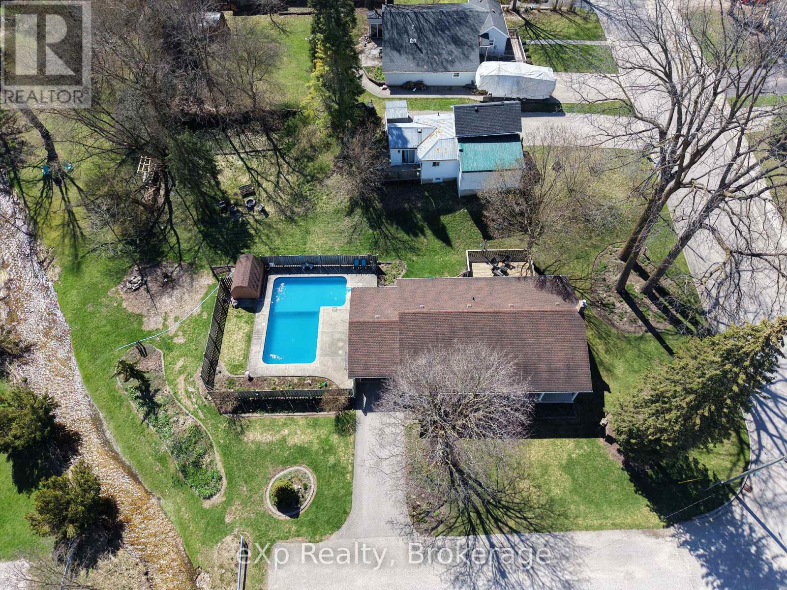 303 Mary Street Property Photo 3