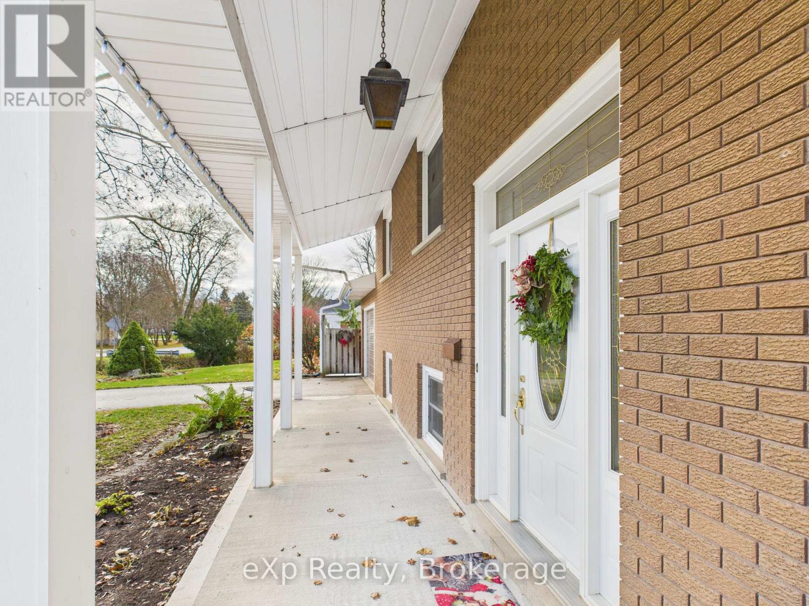 303 Mary Street Property Photo 4