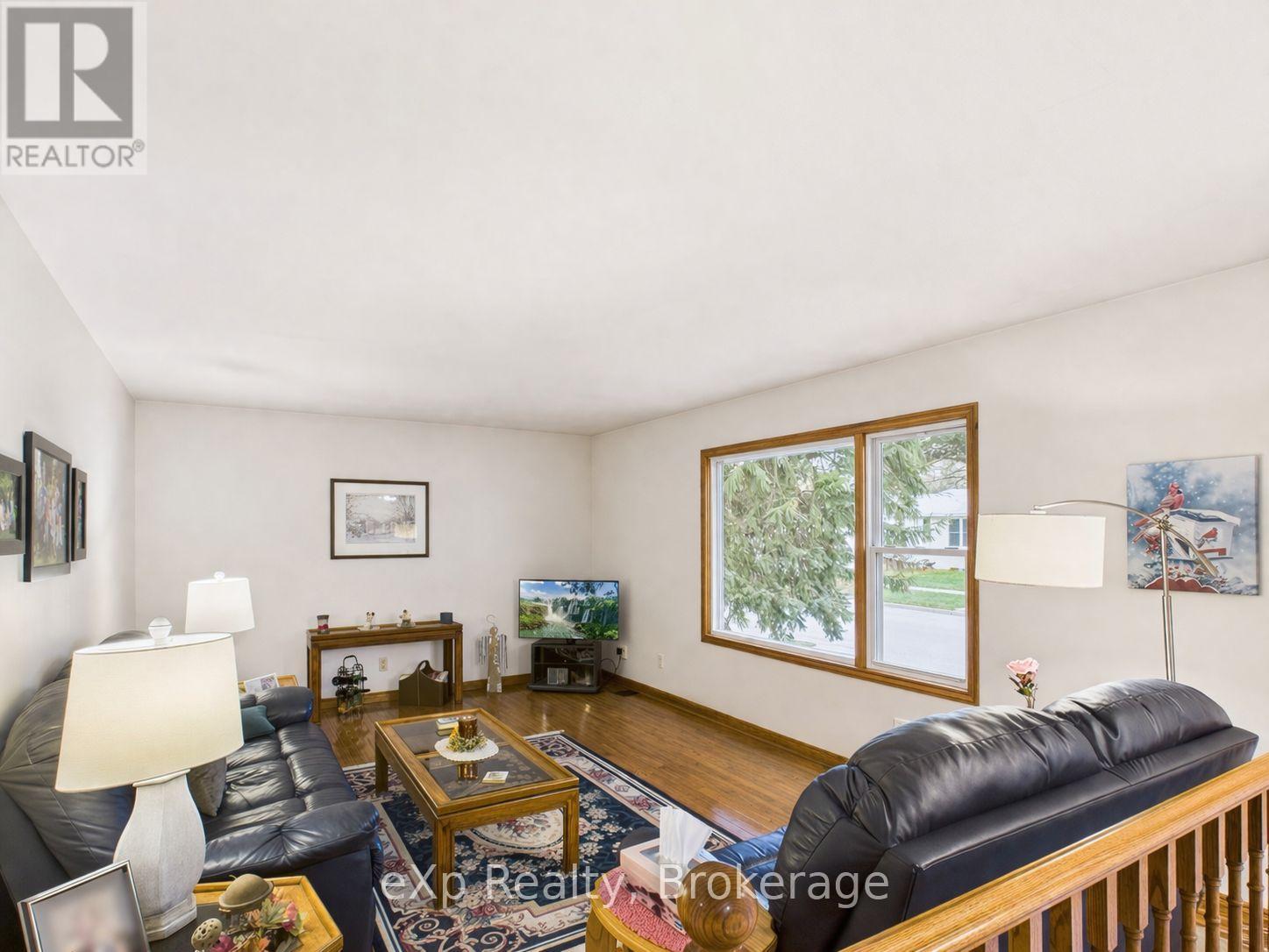 303 Mary Street Property Photo 6