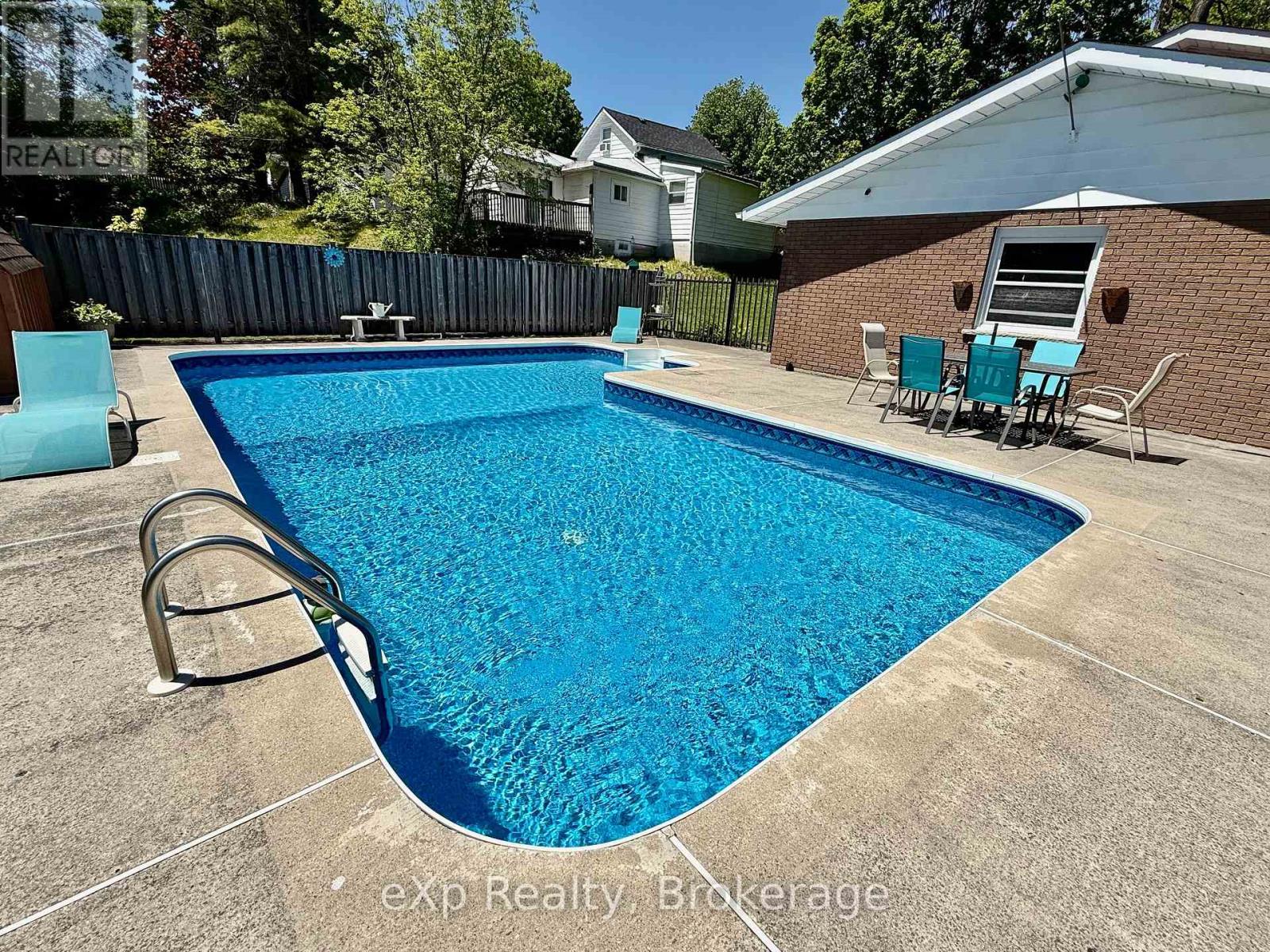 303 Mary Street Property Photo 31