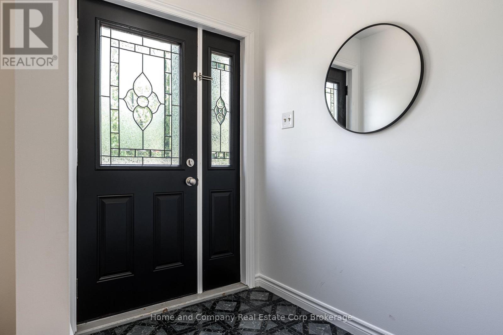 50 Dufferin Street Property Photo 3