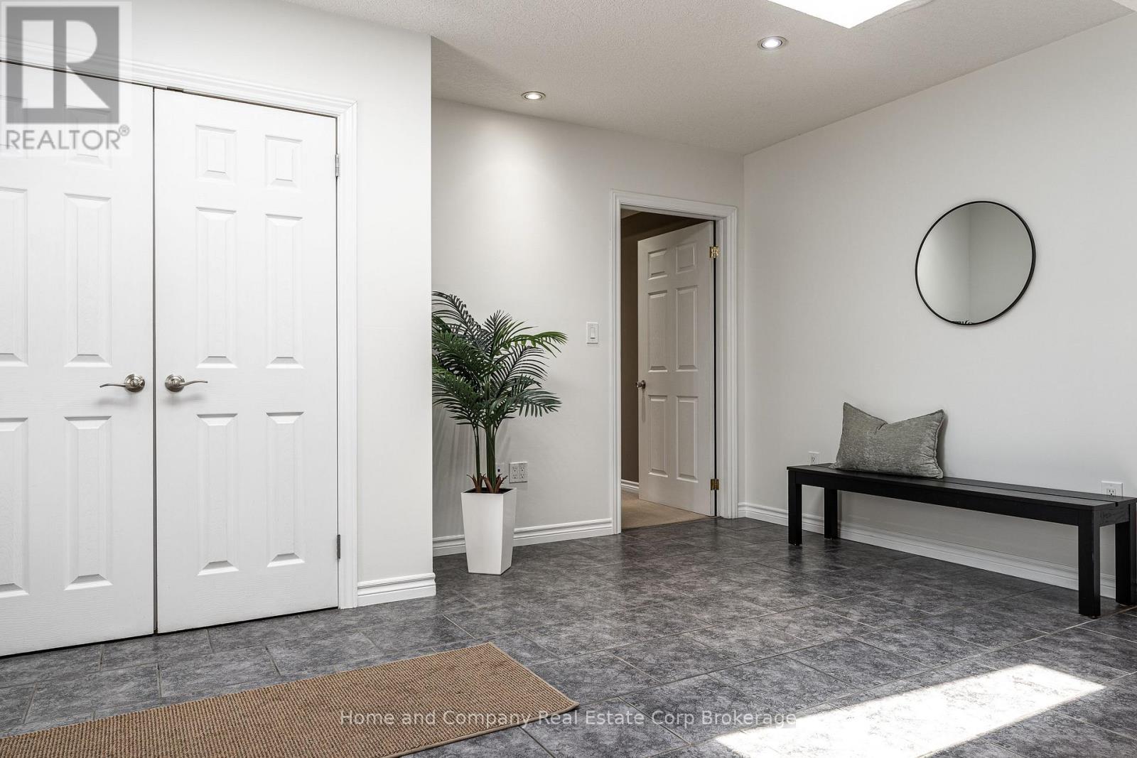 50 Dufferin Street Property Photo 11