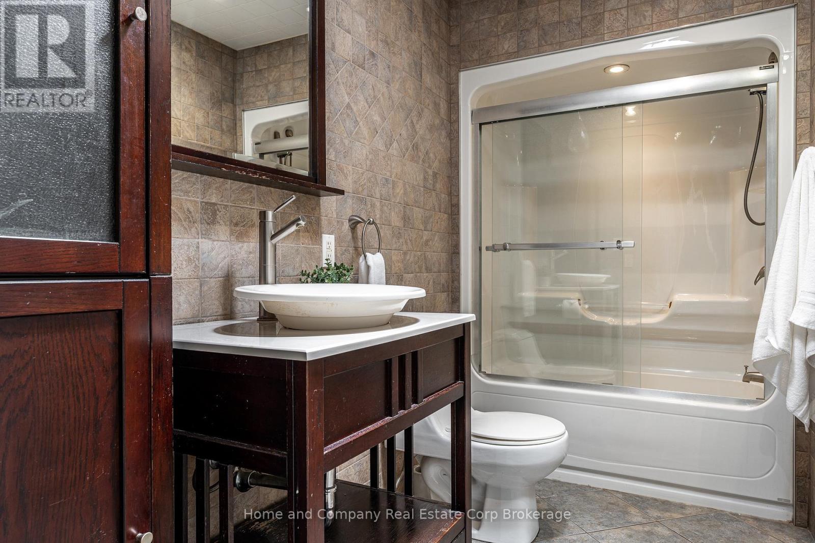50 Dufferin Street Property Photo 13