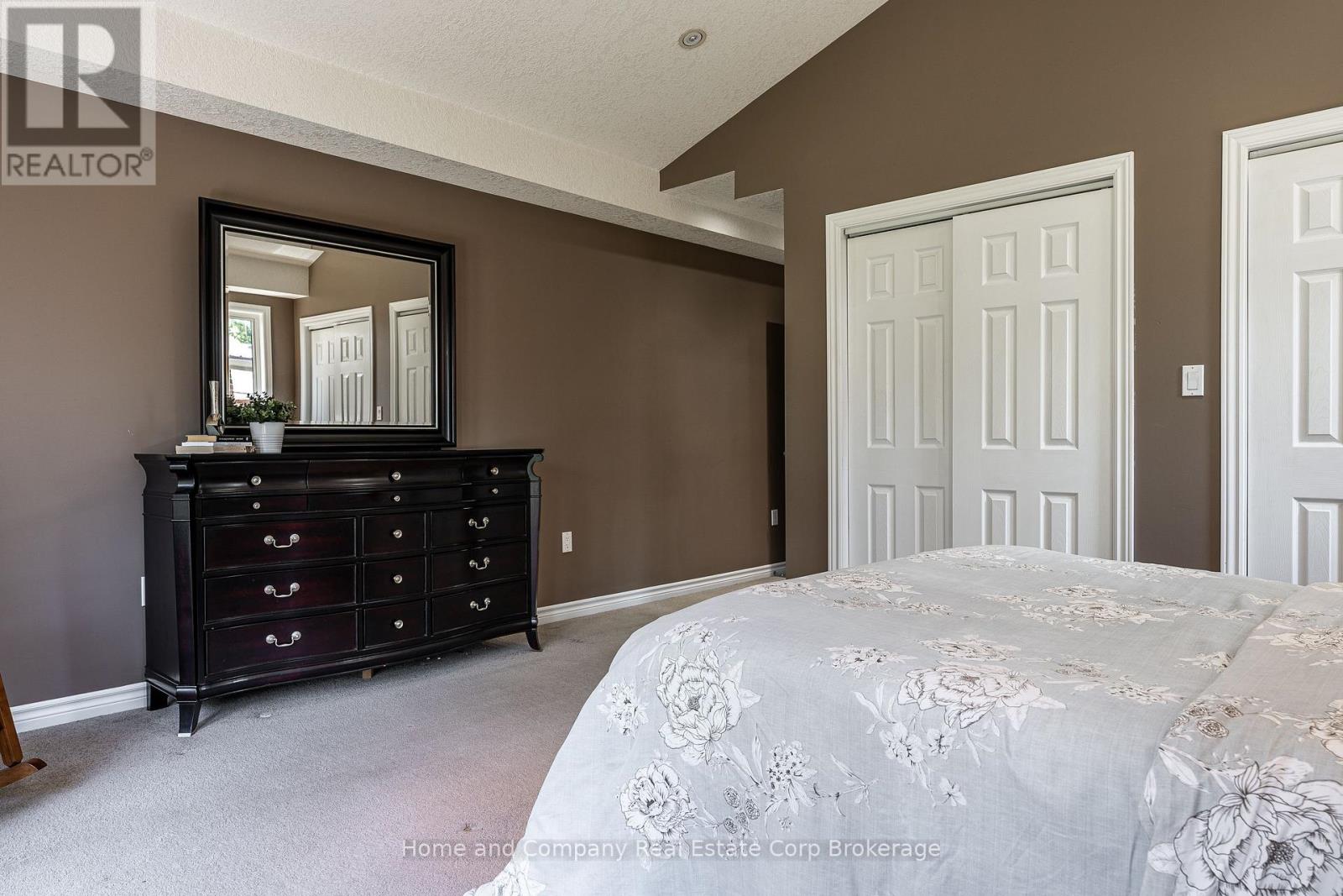 50 Dufferin Street Property Photo 17