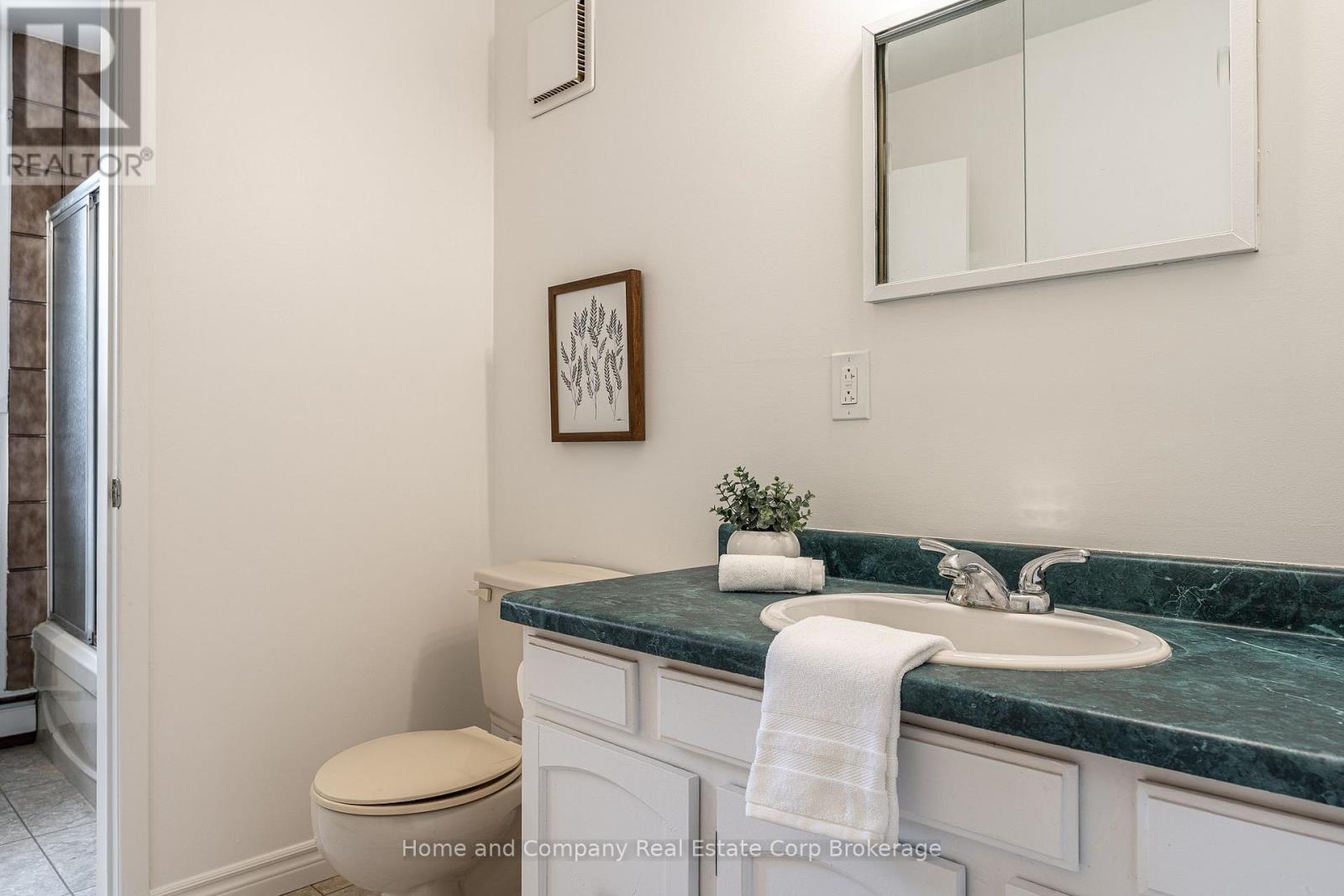 50 Dufferin Street Property Photo 18