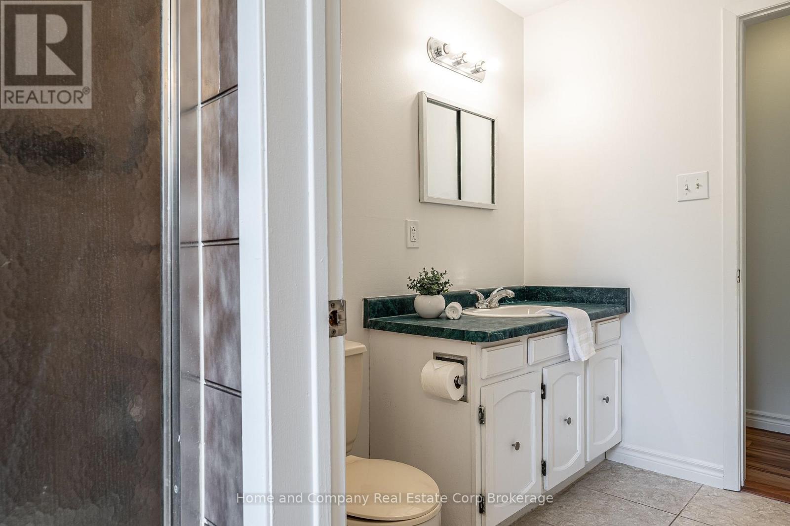 50 Dufferin Street Property Photo 20