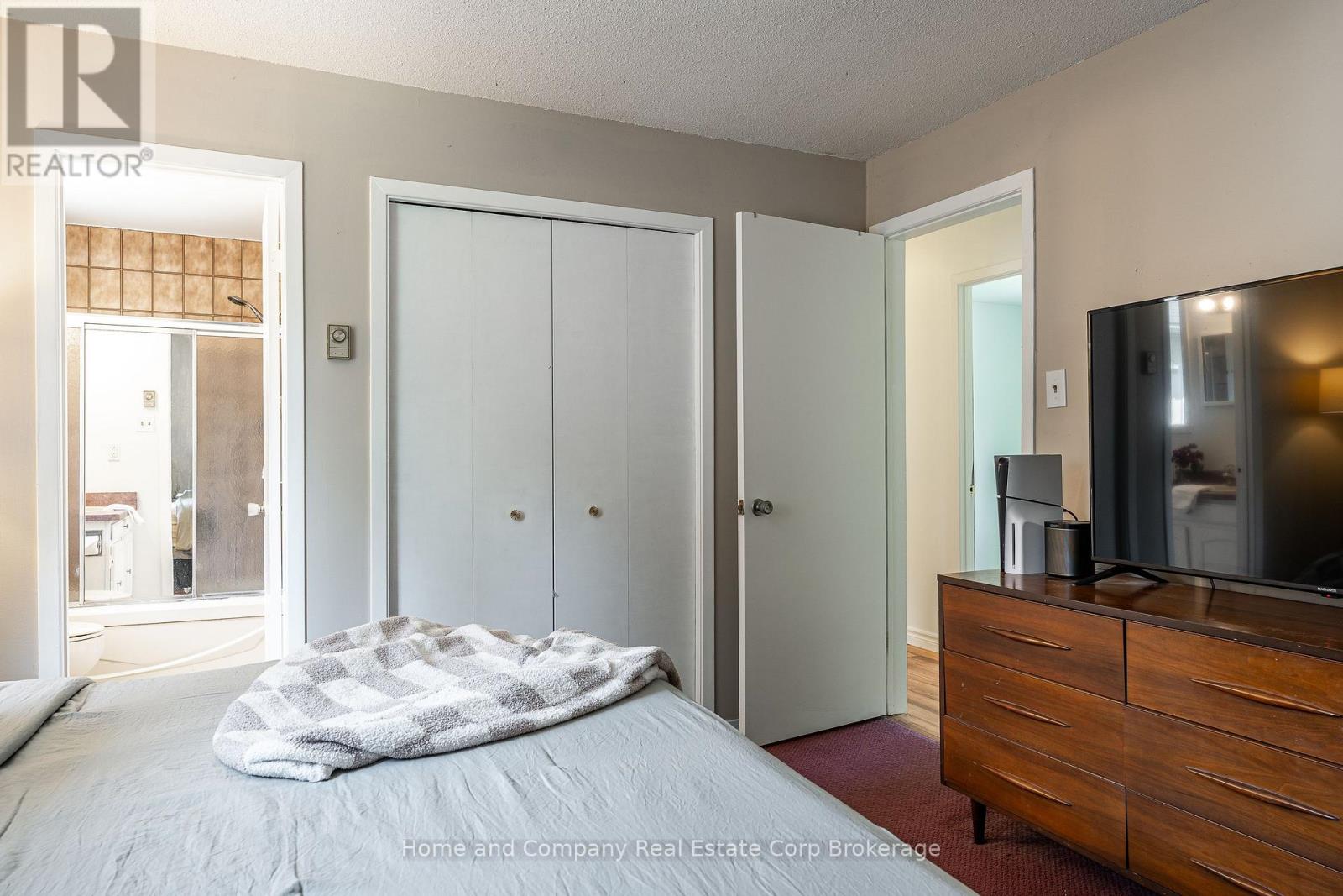 50 Dufferin Street Property Photo 23