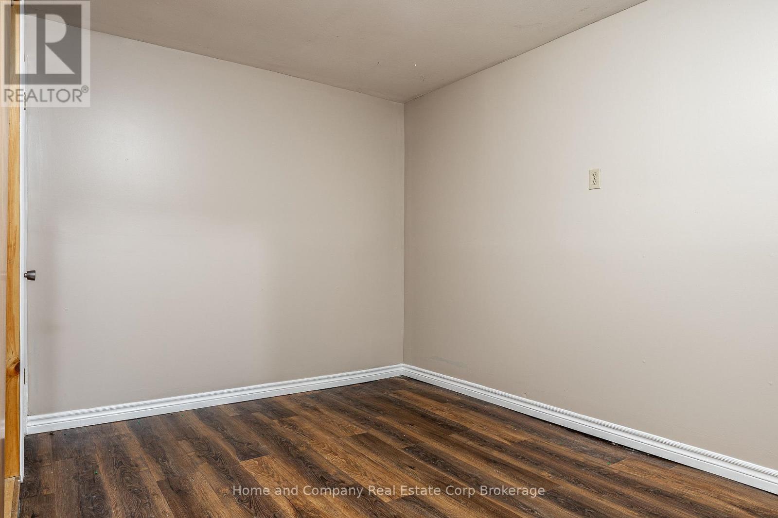 50 Dufferin Street Property Photo 33
