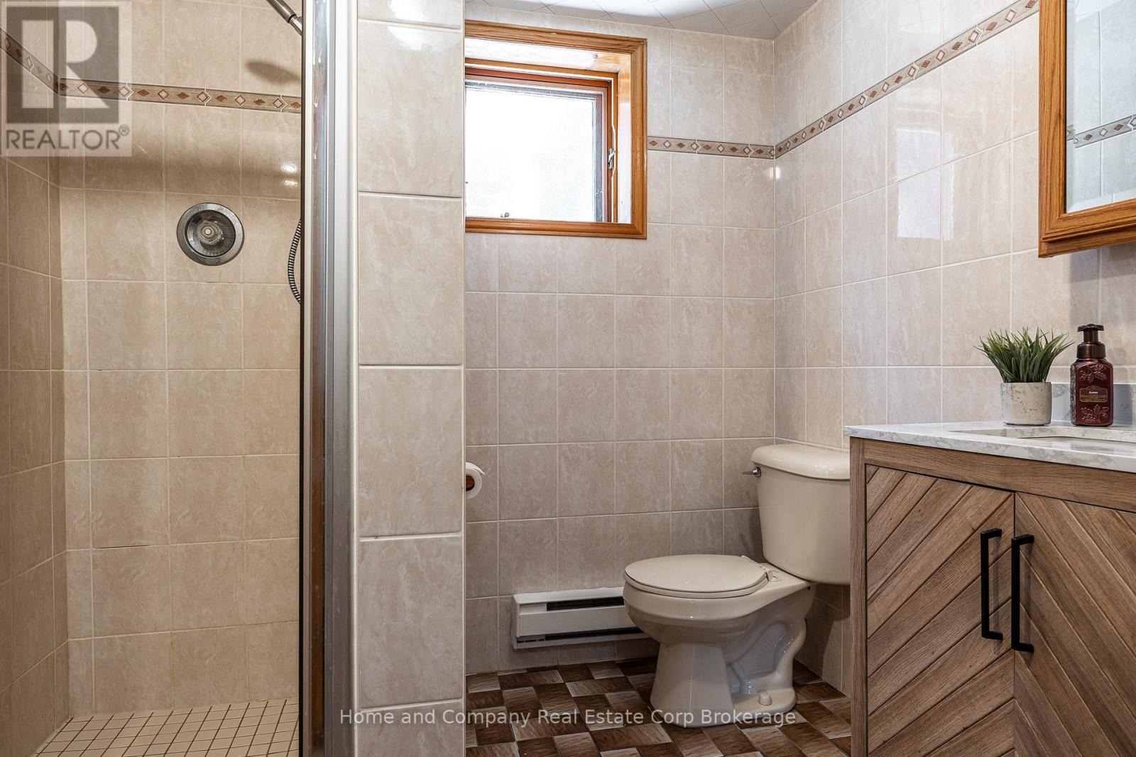 50 Dufferin Street Property Photo 34
