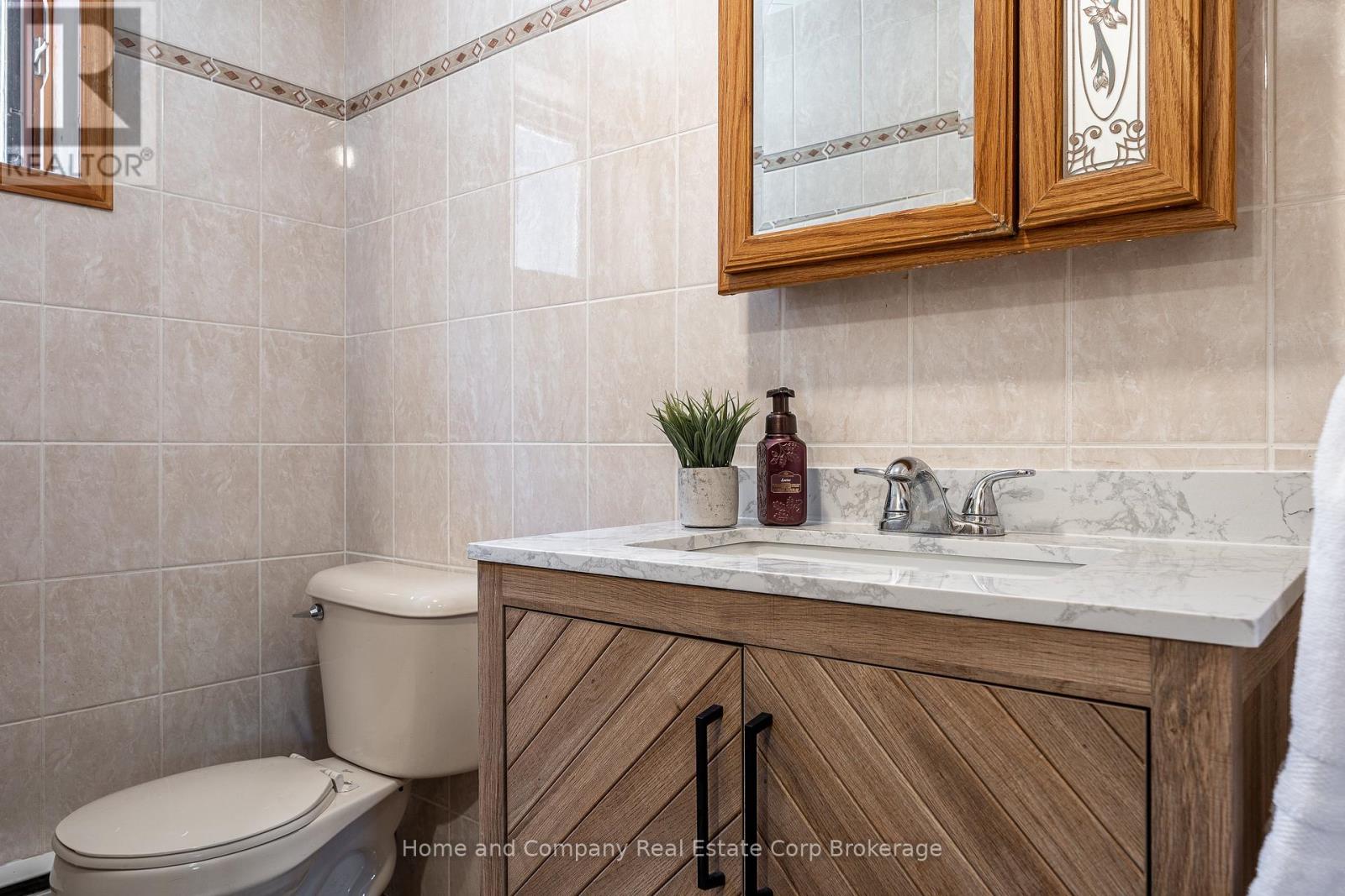 50 Dufferin Street Property Photo 35