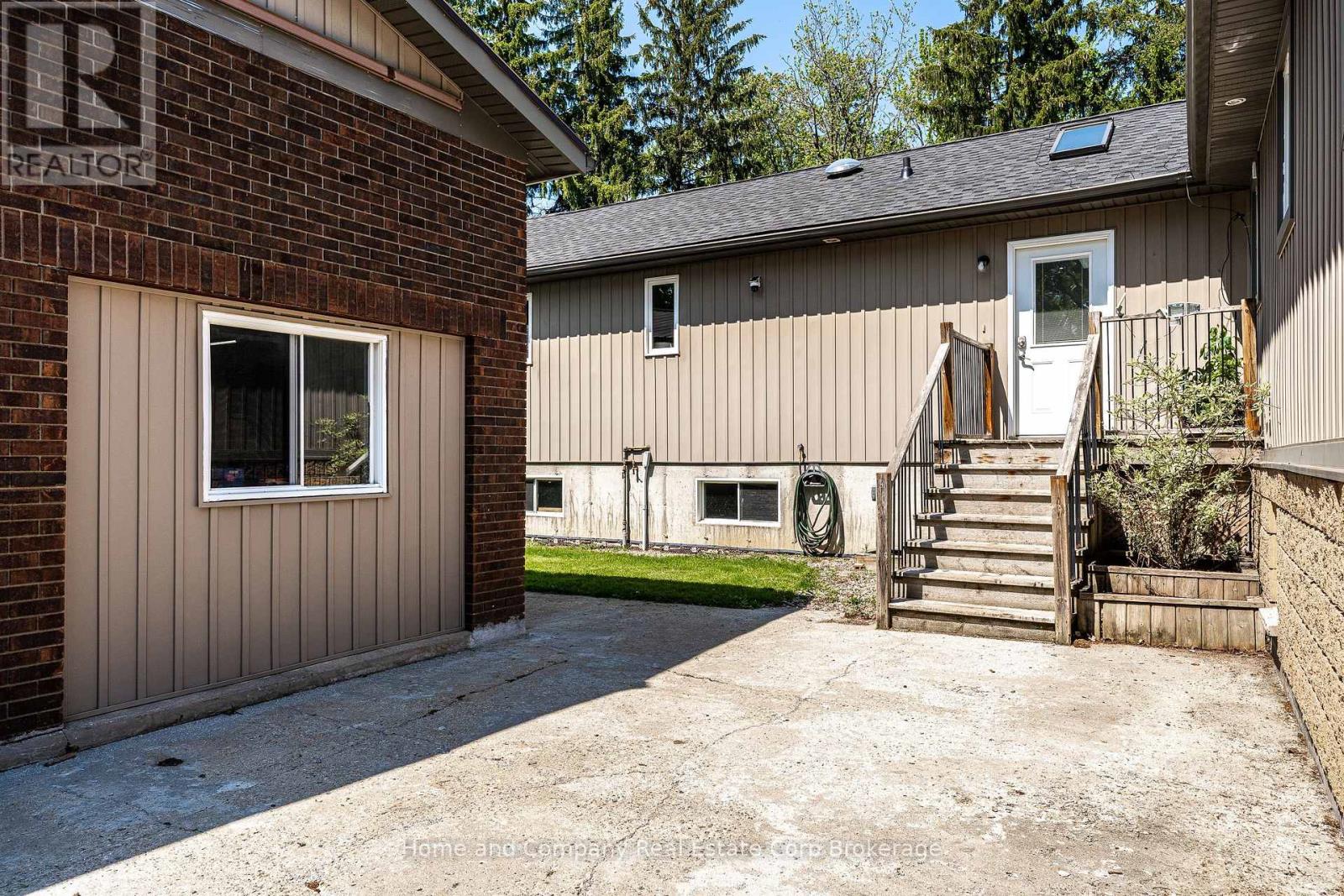 50 Dufferin Street Property Photo 38