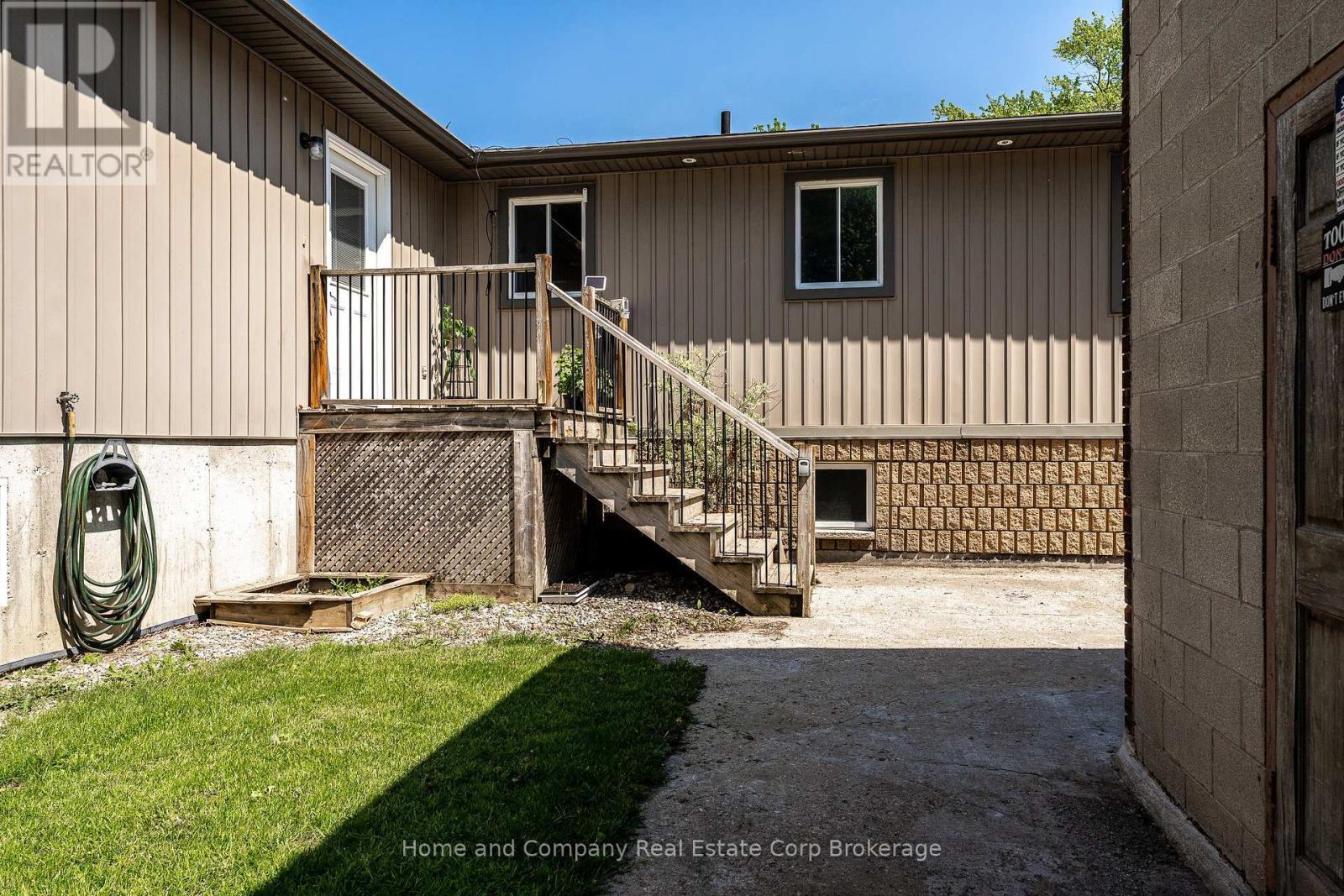 50 Dufferin Street Property Photo 44