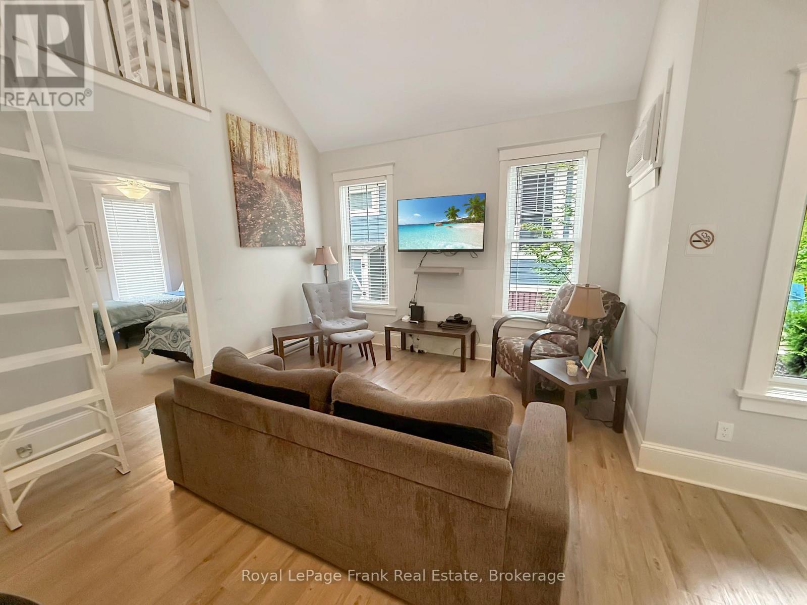 209 - 50 Hollow Lane Property Photo 15