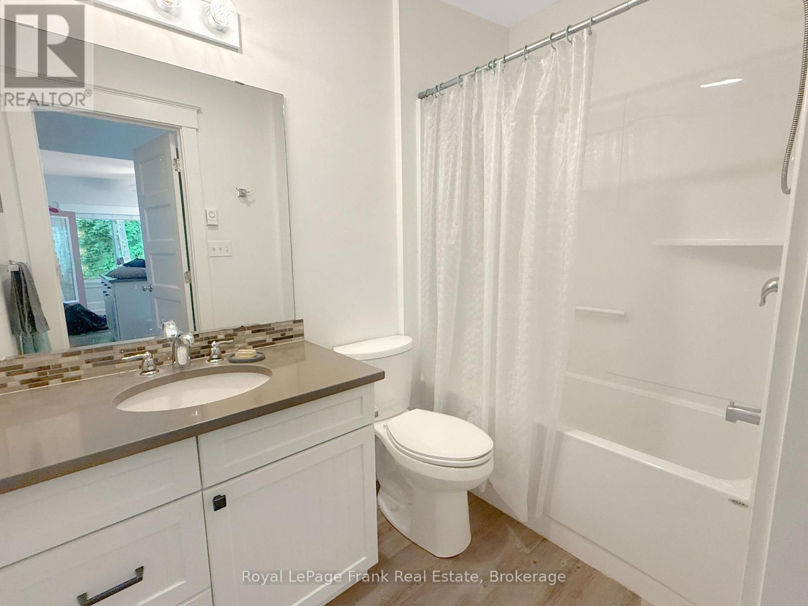 209 - 50 Hollow Lane Property Photo 20