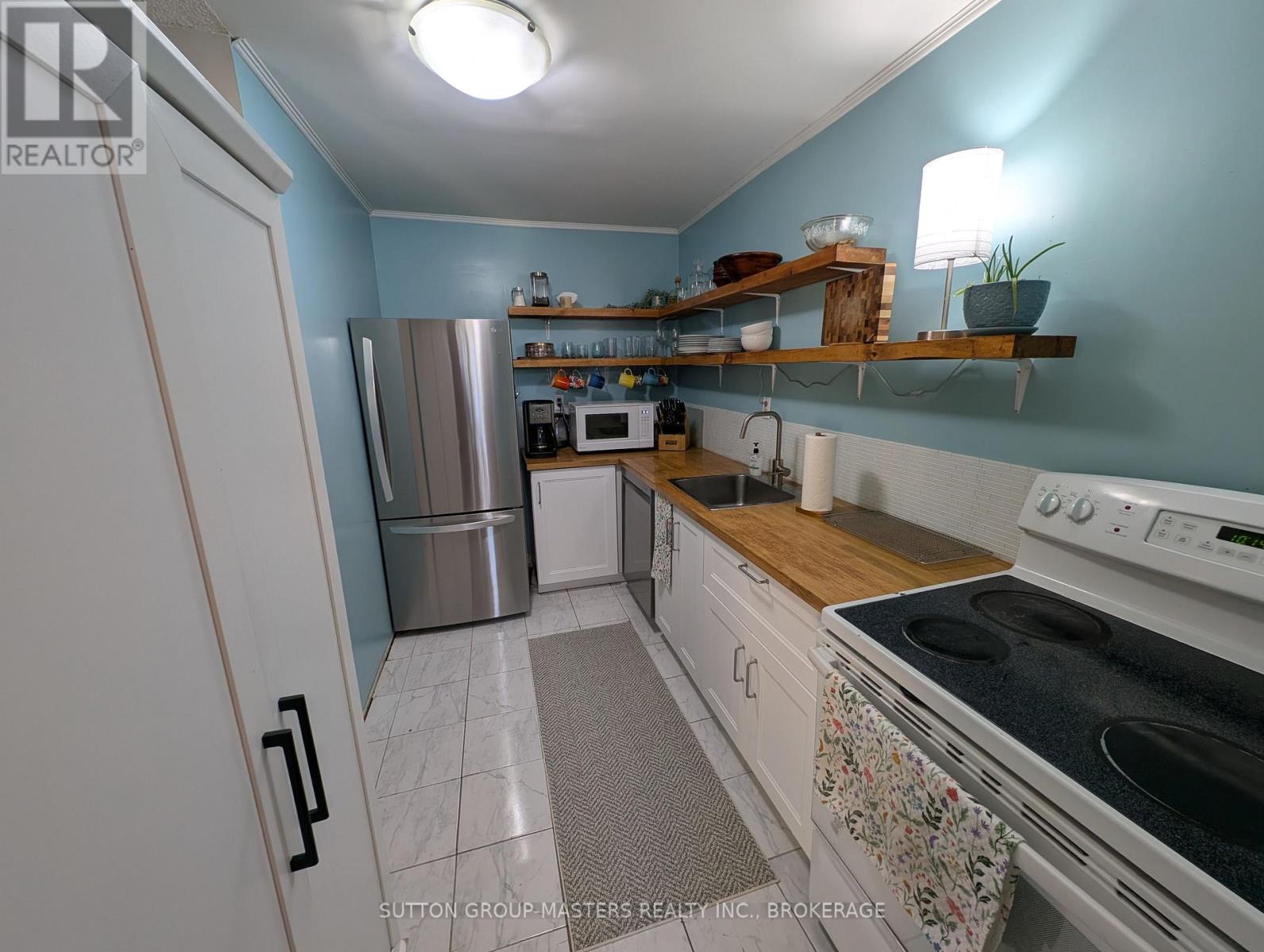 77 - 827 Datzell Lane Property Photo 7
