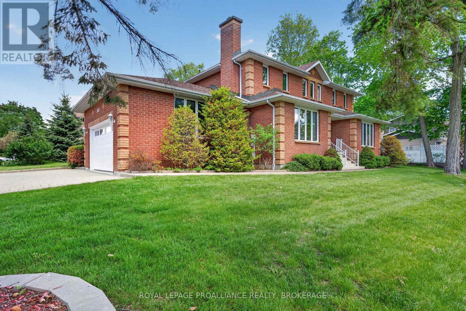542 RANKIN CRESCENT