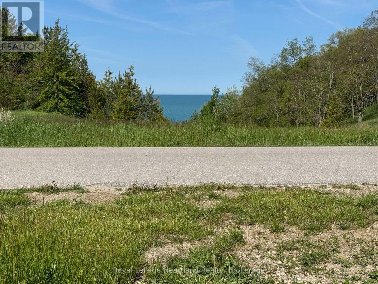 Part 7 Fullerview Drive Property Photo 2