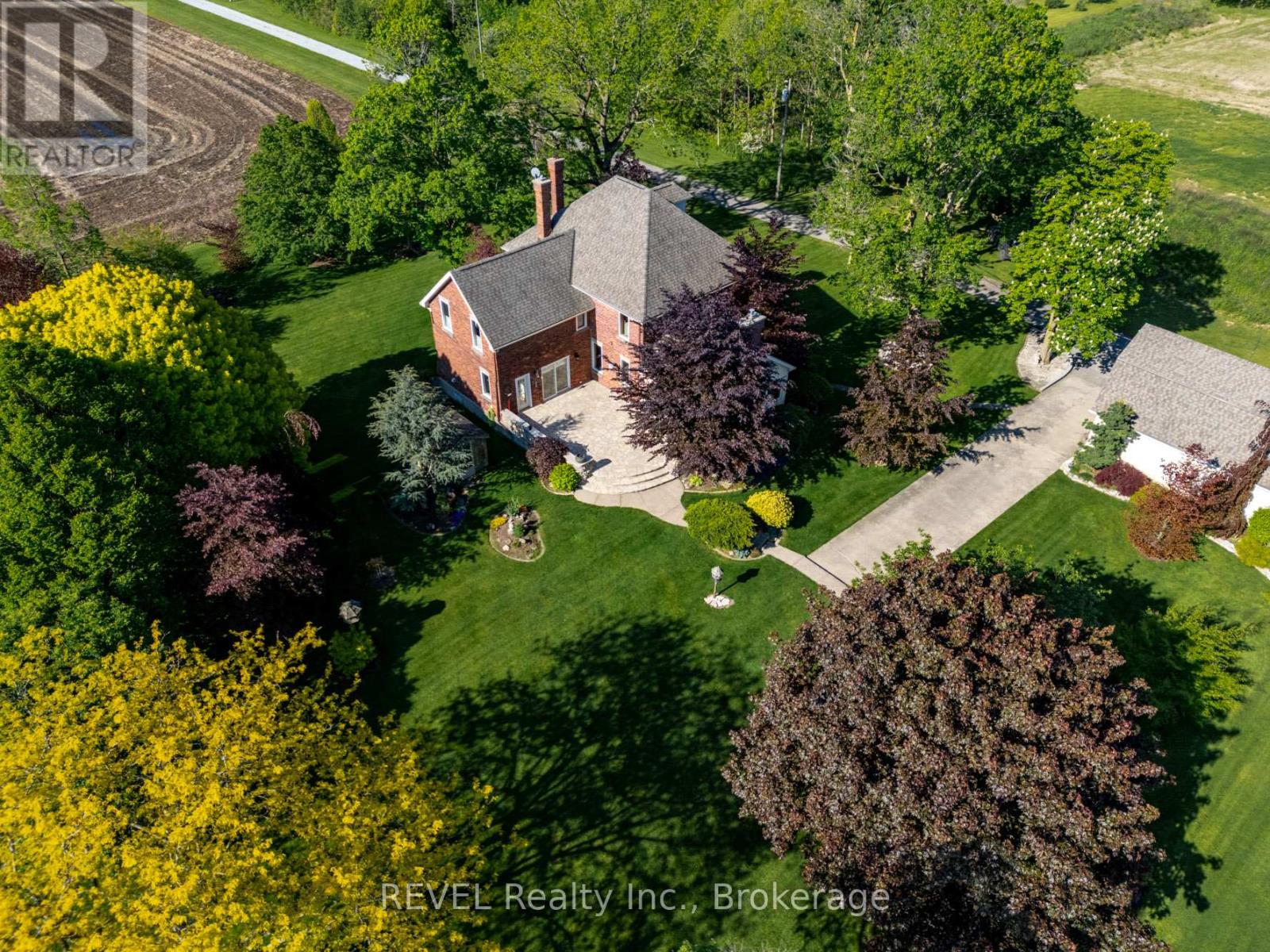 458 Chippawa Road Property Photo 3