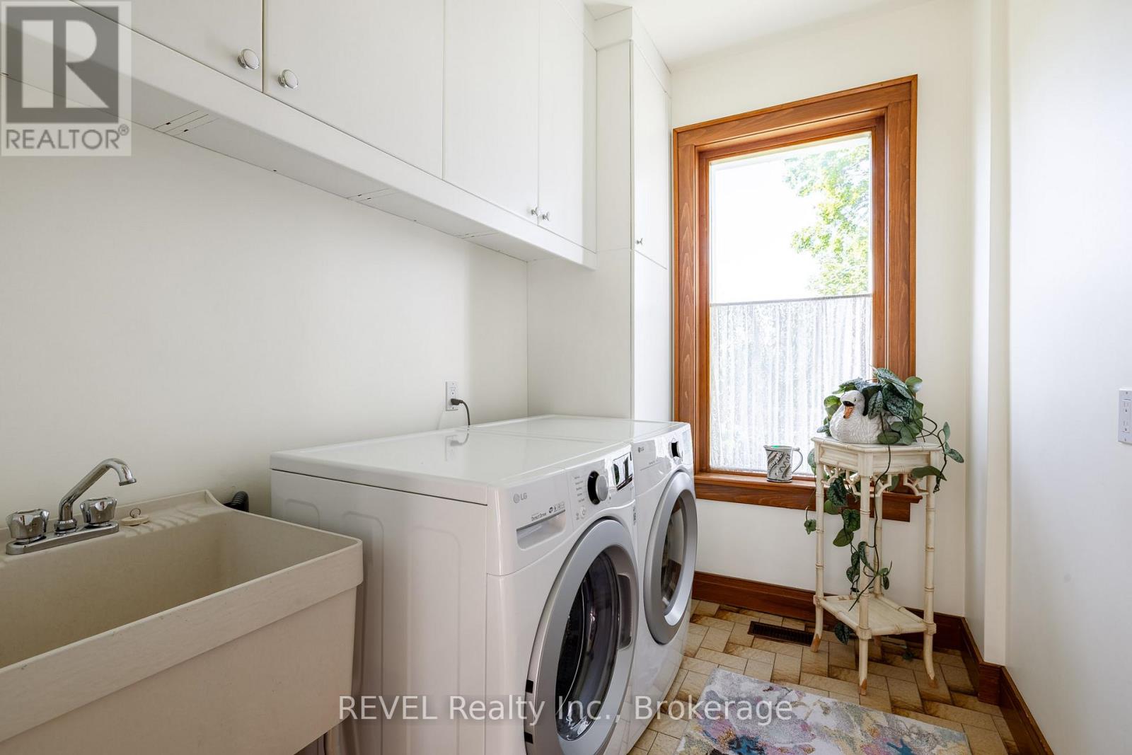 458 Chippawa Road Property Photo 15