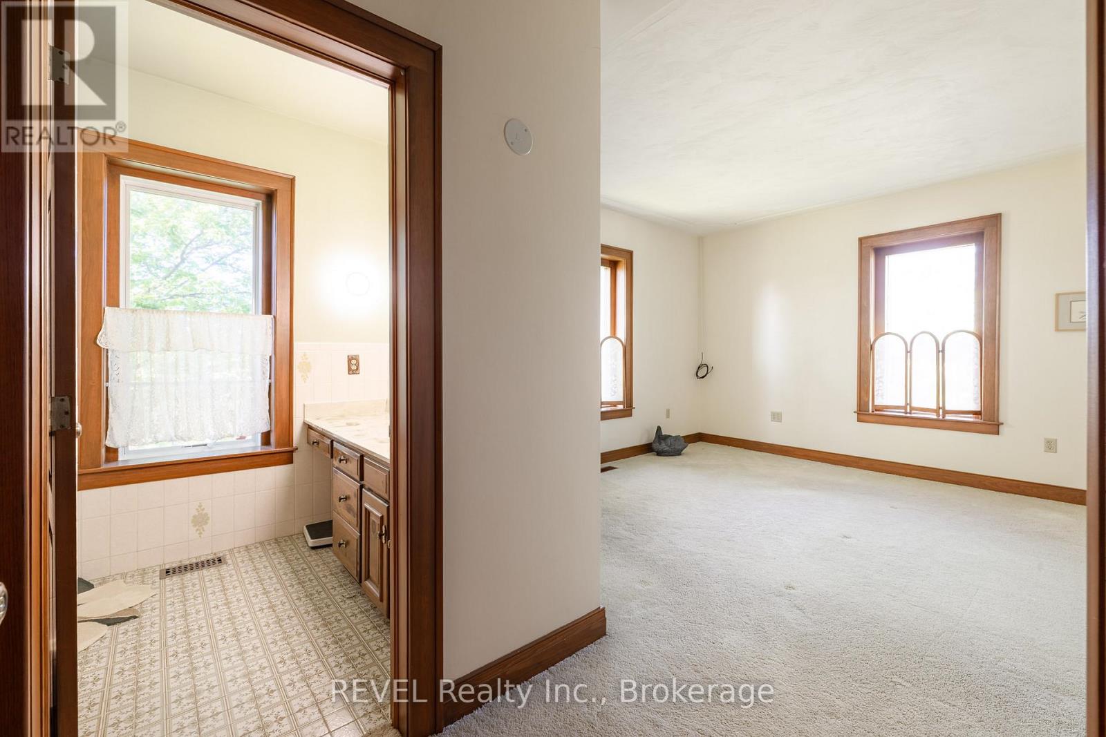 458 Chippawa Road Property Photo 22