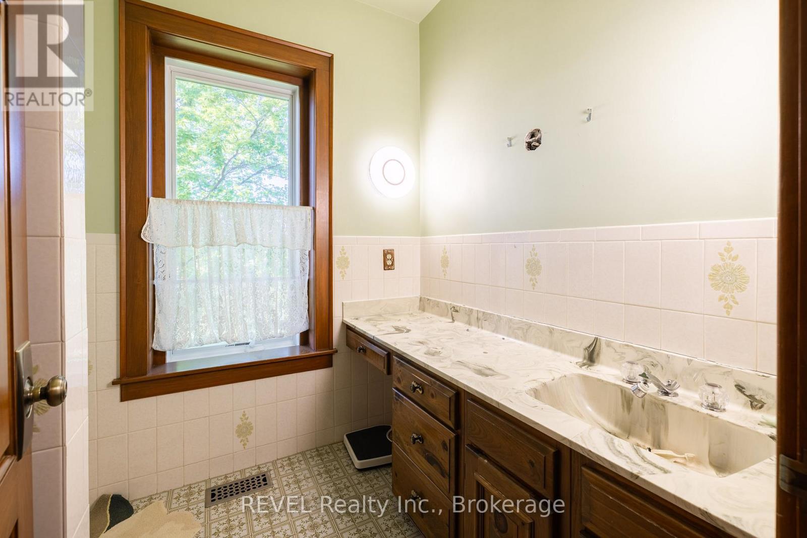 458 Chippawa Road Property Photo 25