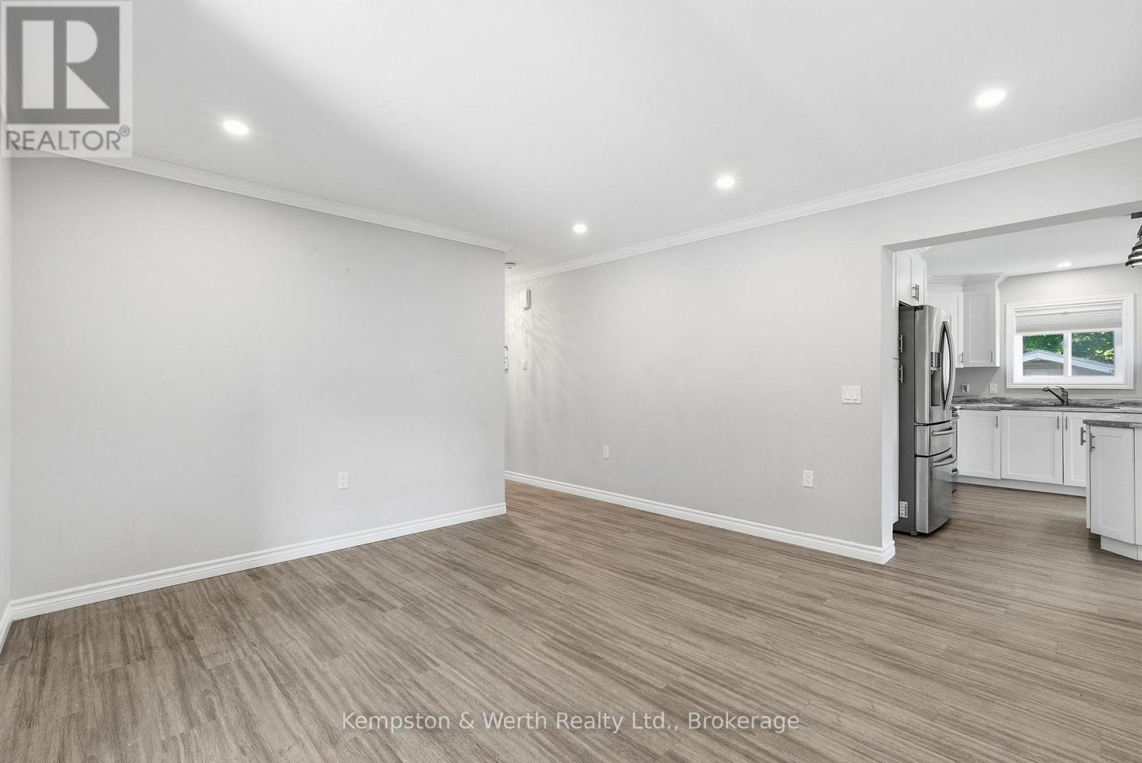 645 Davidson Avenue S Property Photo 21