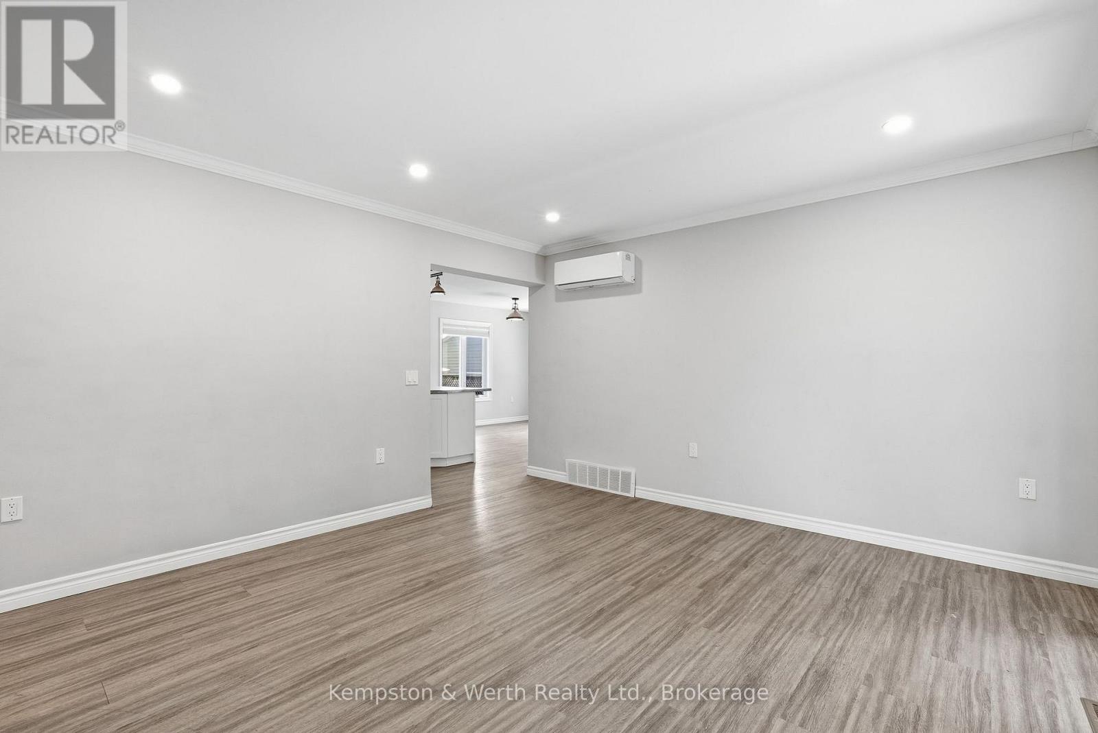 645 Davidson Avenue S Property Photo 22