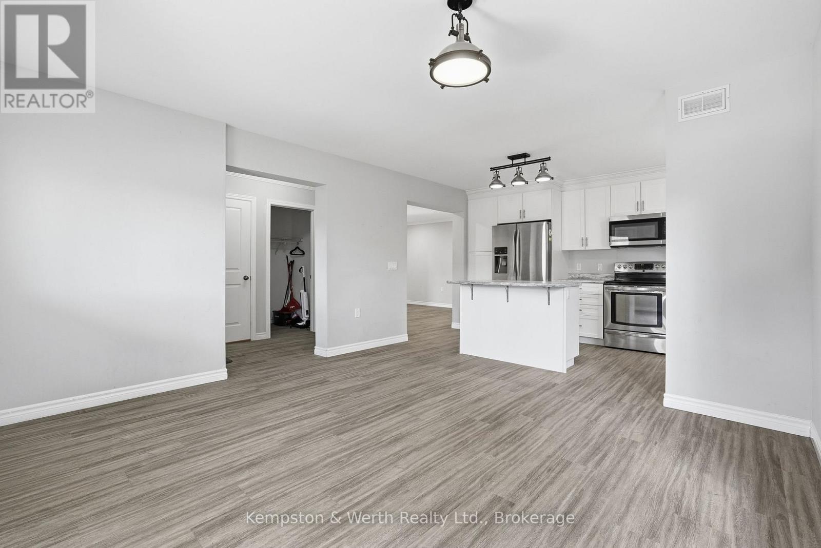 645 Davidson Avenue S Property Photo 24