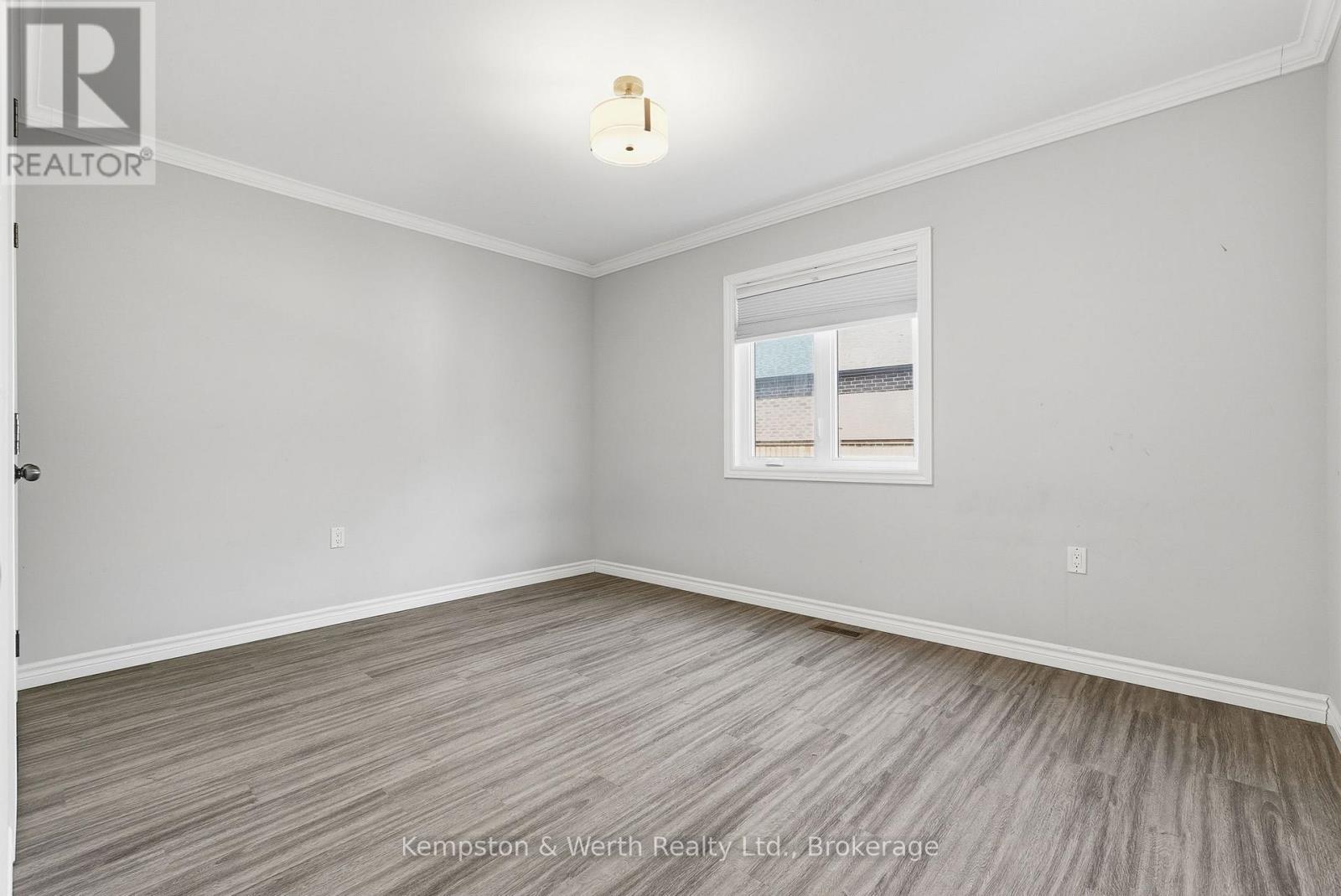 645 Davidson Avenue S Property Photo 27