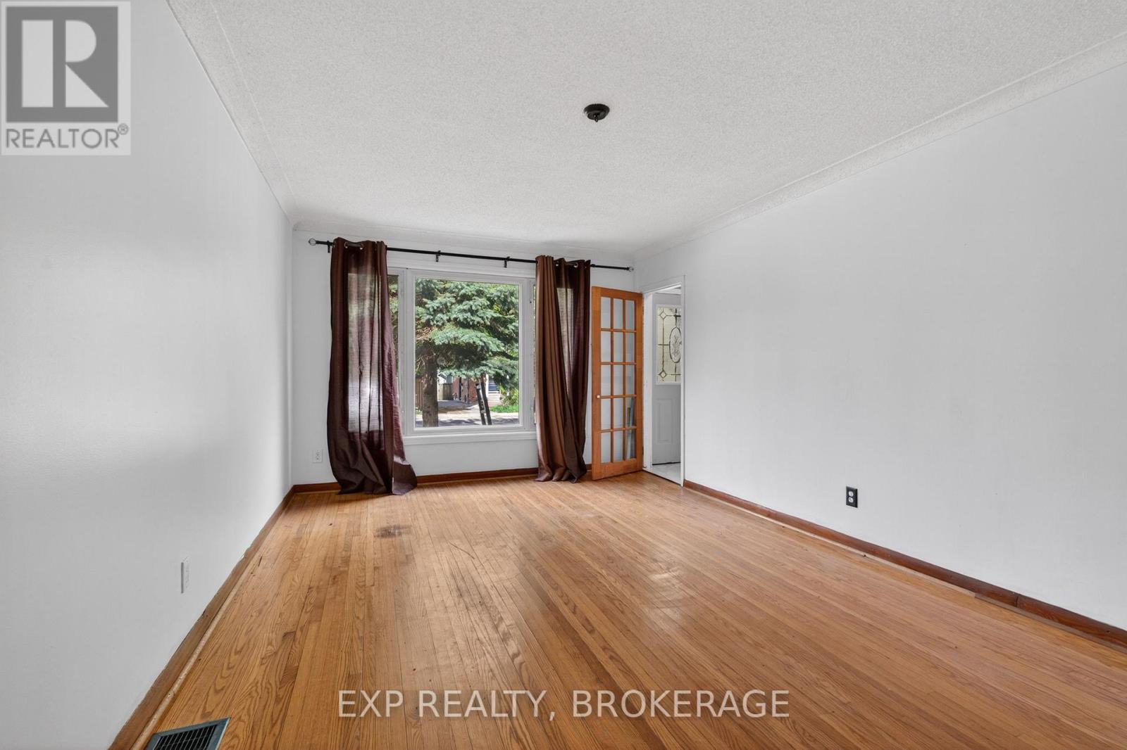 340 Palace Road Property Photo 4