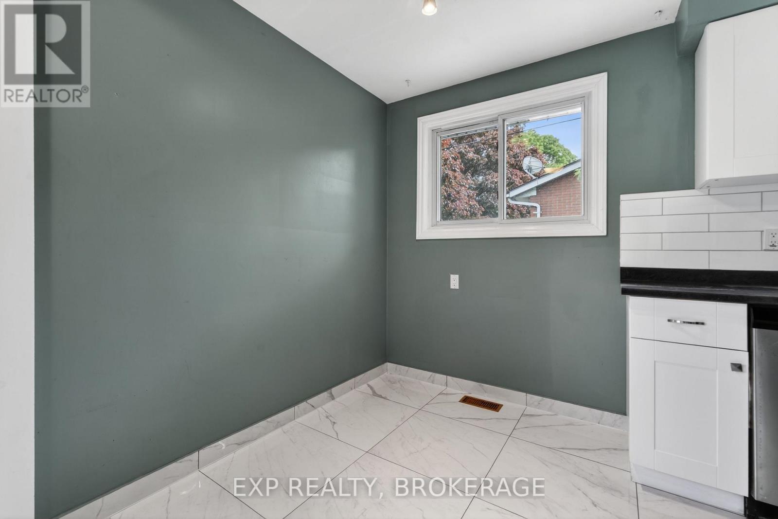 340 Palace Road Property Photo 6